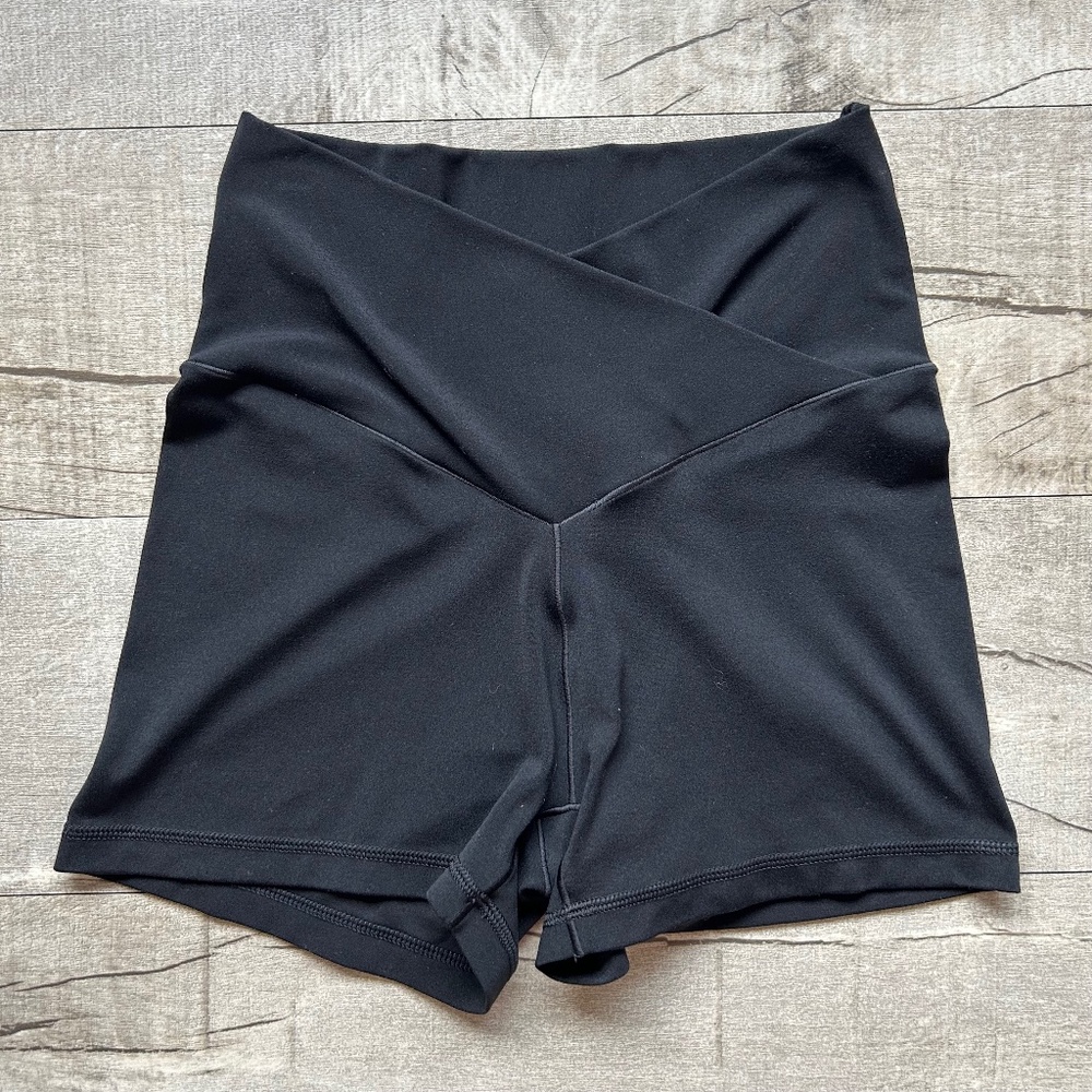 OFFLINE By Aerie Real Me High Waisted Crossover 3" Bike Short Black Charcoal M